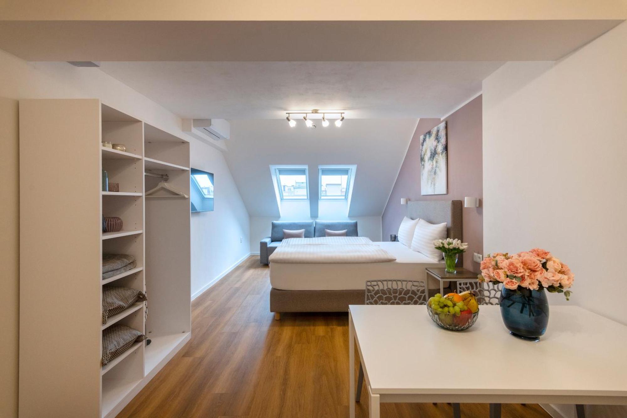 Hidden Art Boutique Residence By Dwellfort Praga Zewnętrze zdjęcie